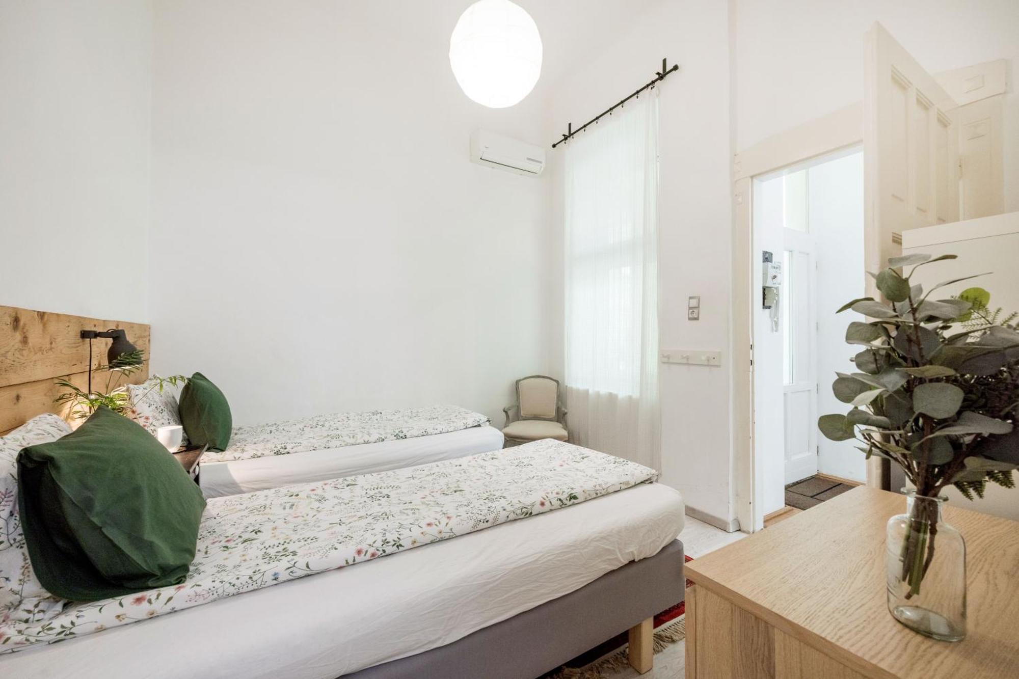 Charming And Unique Apartment With Balcony By The Great Synagogue Budapest Luaran gambar